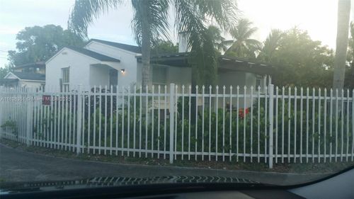 200-200 Ne 110th St, Miami, FL, 33161-7017 | Card Image