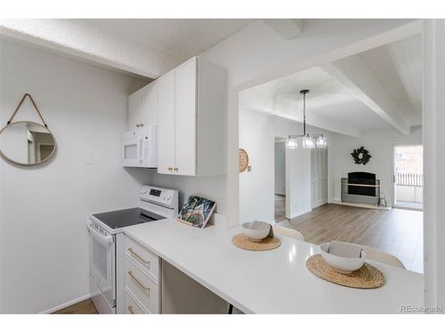 apt-401-1365 Columbine St, Denver, CO, 80206-2330 | Card Image