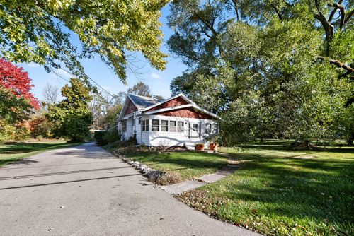 550 W Oakwood Rd, Oak Creek, WI, 53154-5610 | Card Image