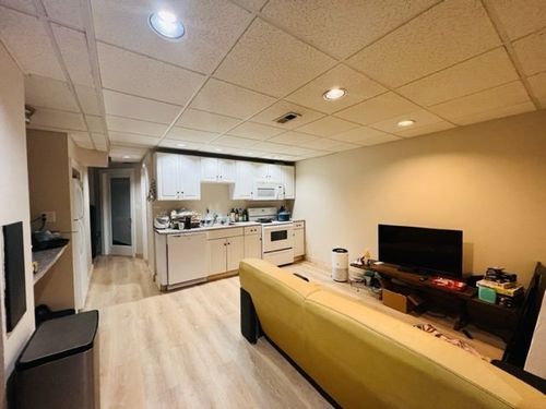 b-1693 Beacon St, Brookline, MA, 02445 | Card Image