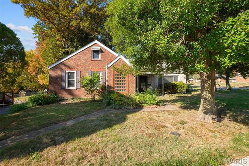 847 N Florissant Rd, Ferguson, MO, 63135-1678 | Card Image