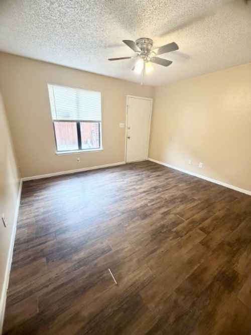 apt-203-139 Elm St, Lockhart, TX, 78644-2364 | Card Image