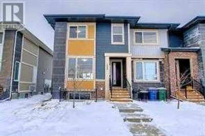 157 Cobblestone Blvd Sw, Townhouse with 3 bedrooms, 3 bathrooms and 2 parking in Airdrie AB | Image 1