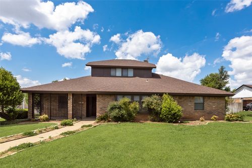 2735 Steamboat Cir, Arlington, TX, 76006-3705 | Card Image