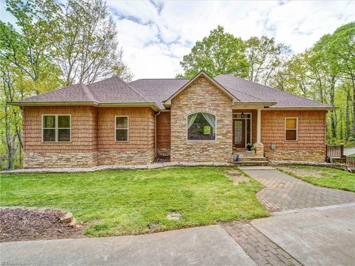 135 Boulder Ridge Dr, Denton, NC, 27239-7289 | Card Image