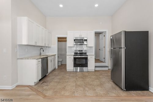 apt-3-129 Main St, Bloomingdale, NJ, 07403-1657 | Card Image