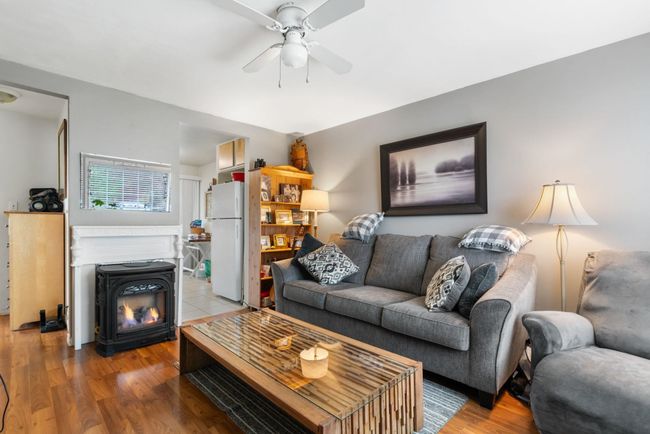 7528 Sharpe Street, Home with 2 bedrooms, 2 bathrooms and 4 parking in Mission BC | Image 5