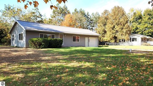 1960 S Winn Rd, Mt. Pleasant, MI, 48858-9686 | Card Image