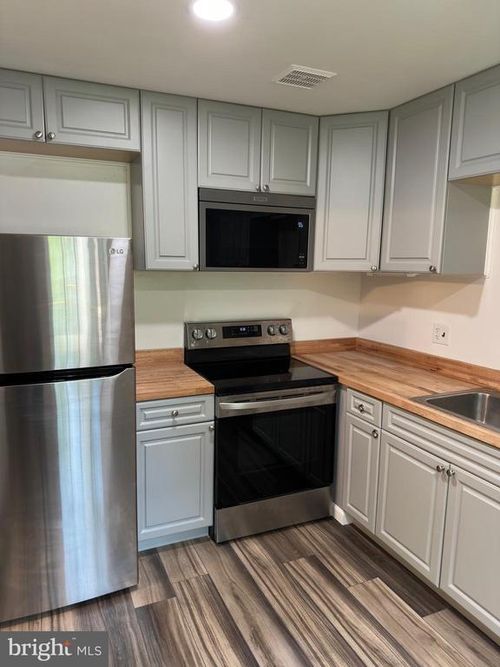 unit-420d-4000 Gypsy Ln, PHILADELPHIA, PA, 19129-5429 | Card Image