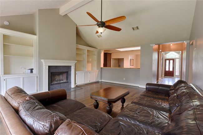 3118 E Webber Dr, House other with 4 bedrooms, 2 bathrooms and 2 parking in Pearland TX | Image 9