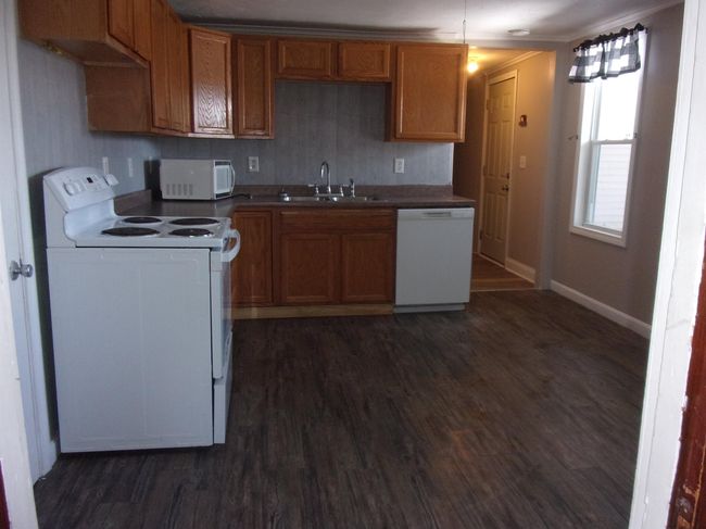 1 - 7 Elliott St, Condo with 2 bedrooms, 1 bathrooms and null parking in Laconia NH | Image 5