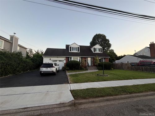 18 Alexander Ave, Hicksville, NY, 11801-6302 | Card Image