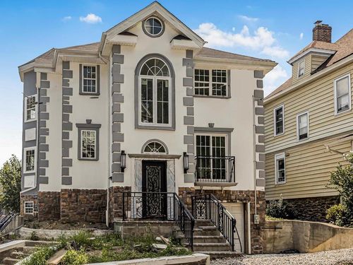 11 Prospect Dr, Yonkers, NY, 10705-2445 | Card Image