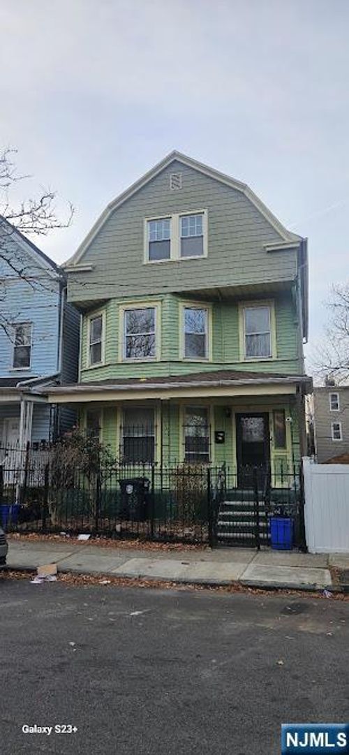 212 3rd St, Newark, NJ, 07107-2211 | Card Image