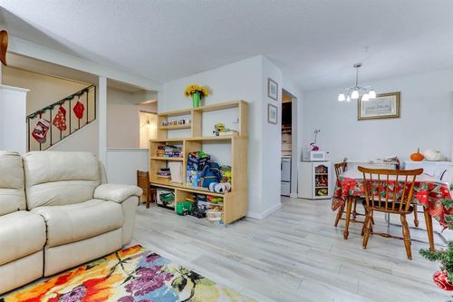 77-15265 105 Ave, Surrey, BC, V3R1S1 | Card Image