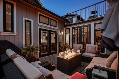 3814 W 11th Ave, Vancouver, BC, V6R2K9 | Card Image