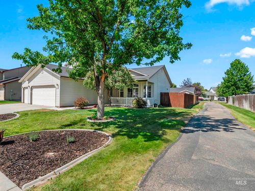 214 E Screech Owl Dr, Kuna, ID, 83634-1376 | Card Image
