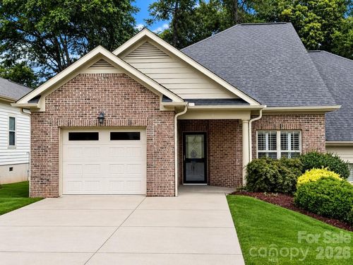 7 Shady Hollow Ln, Greer, SC, 29651-2020 | Card Image