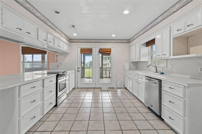 1114 Helen Dowdy, House other with 3 bedrooms, 2 bathrooms and 3 parking in Port Bolivar TX | Image 5