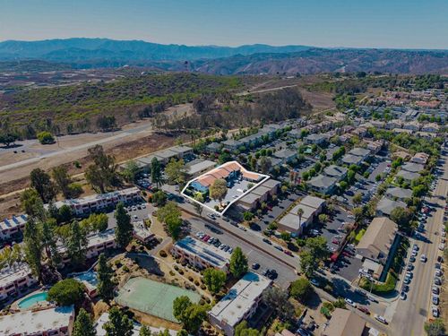 725 Alturas Ln, Fallbrook, CA, 92028-3171 | Card Image
