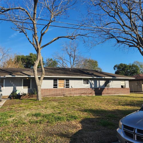 1206 N Commerce St, Baytown, TX, 77520-2826 | Card Image