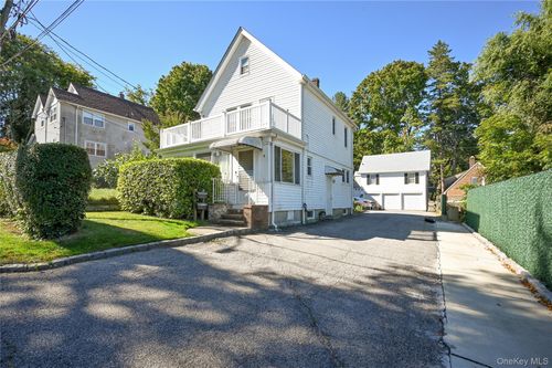 6 Red Brook Ter, Great Neck, NY, 11024-1433 | Card Image
