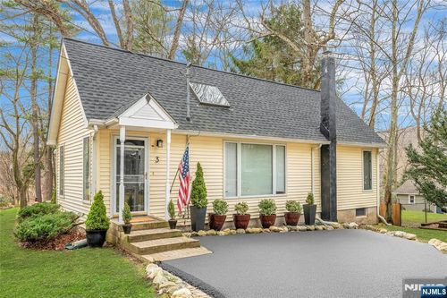 3 Redmans Dr, Oak Ridge, NJ, 07438-9715 | Card Image