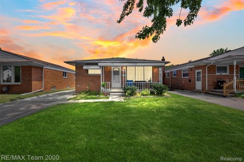 7050 Berwyn St, Dearborn Heights, MI, 48127-2042 | Card Image