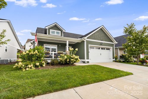 243 Leyland Cir, Hendersonville, NC, 28792-0498 | Card Image