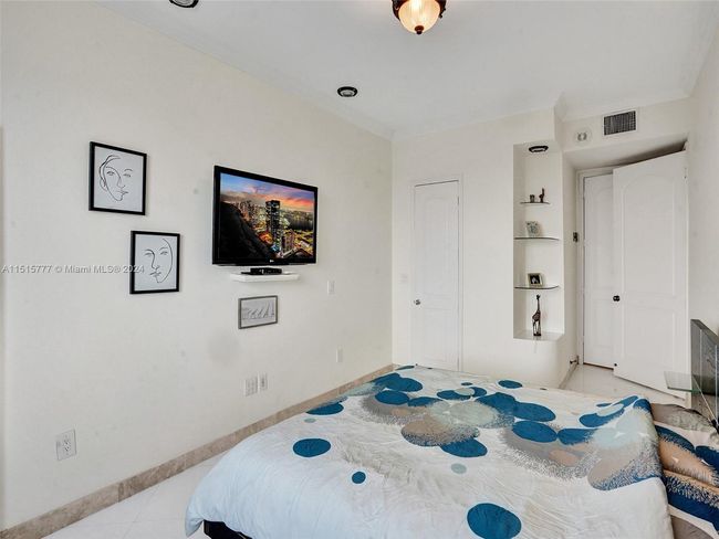 APT-1709 - 3180 S Ocean Dr, Condo with 2 bedrooms, 2 bathrooms and null parking in Hallandale Beach FL | Image 16