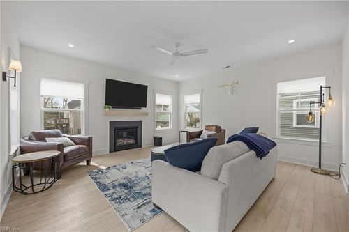 b-712 14th St, Virginia Beach, VA, 23451-4324 | Card Image
