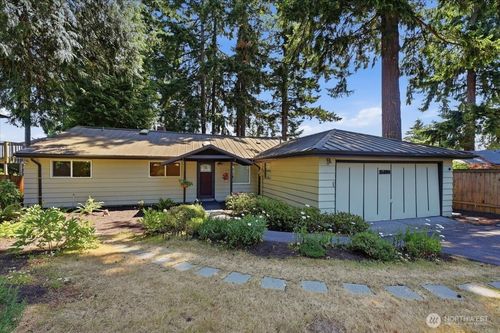 15804 35th Ave Ne, Lake Forest Park, WA, 98155-6660 | Card Image
