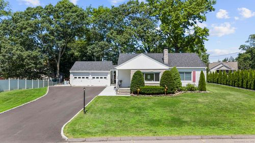 5 Greenfield Dr, Ansonia, CT, 06401-2744 | Card Image
