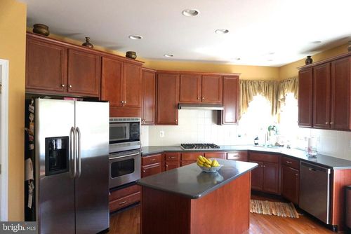 331 Quail Dr N, PHOENIXVILLE, PA, 19460-1080 | Card Image