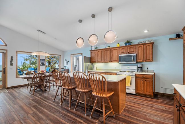 Main floor kitchen | Image 8