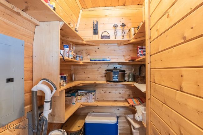 286 Mule Deer Rd, House other with 3 bedrooms, 4 bathrooms and null parking in West Yellowstone MT | Image 16