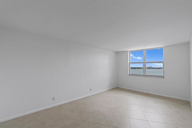 909 - 2600 N Flagler Drive, Condo with 2 bedrooms, 2 bathrooms and null parking in West Palm Beach FL | Image 12