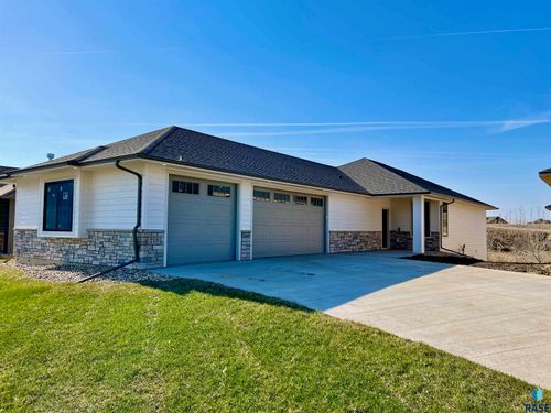 713 E 77th St Street, Sioux Falls, SD, 57108 | Card Image