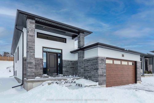 27 Schmidt Way, Quinte West, ON, K8V0L5 | Card Image