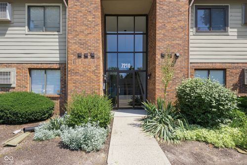 6-7210 Village Parkway Dr, Indianapolis, IN, 46254-4352 | Card Image