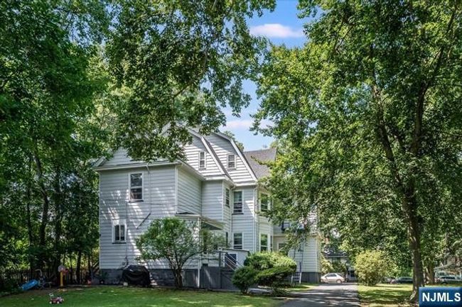 163 Park St, Home with 10 bedrooms, 1 bathrooms and null parking in Montclair NJ | Image 4