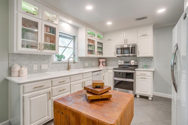 512 N Parkridge Dr, House other with 4 bedrooms, 3 bathrooms and null parking in Mansfield TX | Image 14