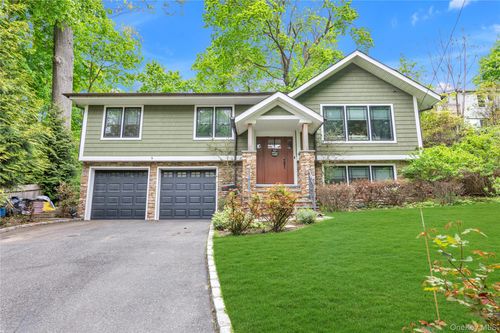 9 Winding Way, Sea Cliff, NY, 11579-1115 | Card Image