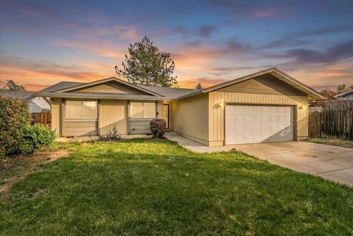 3167 Delta Waters Rd, Medford, OR, 97504-5835 | Card Image