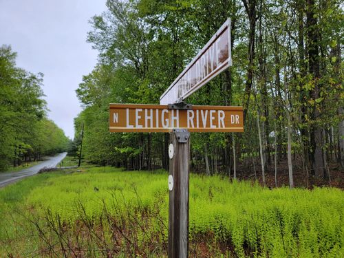 1230 Lehigh River Dr N, Clifton Township, PA, 18424-8953 | Card Image
