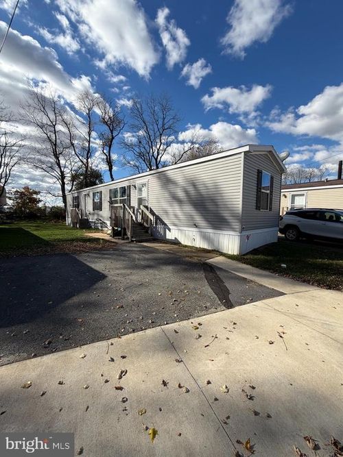 4 Roth Ave, MERTZTOWN, PA, 19539-8829 | Card Image