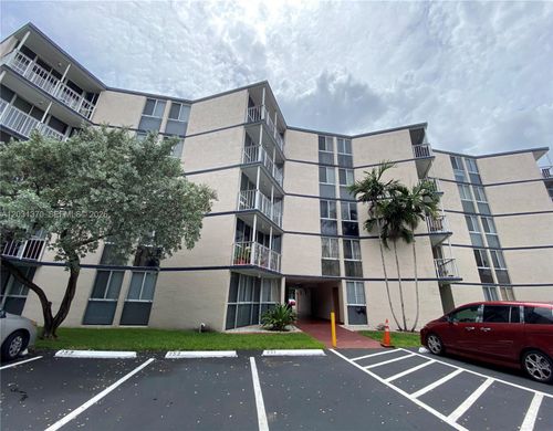 c308-7075 Nw 186th St, Hialeah, FL, 33015-3183 | Card Image