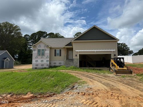 201 Tee Dr, Selma, NC, 27576-2409 | Card Image