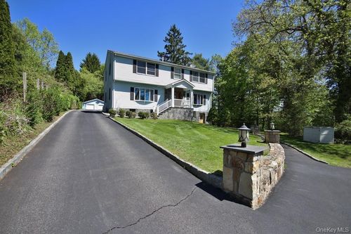 30 Granite Springs Rd, Granite Springs, NY, 10527-1104 | Card Image