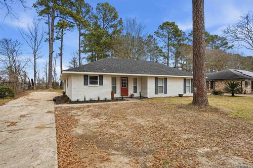 9087 Shadow Bluff Ave, Denham Springs, LA, 70726-6133 | Card Image